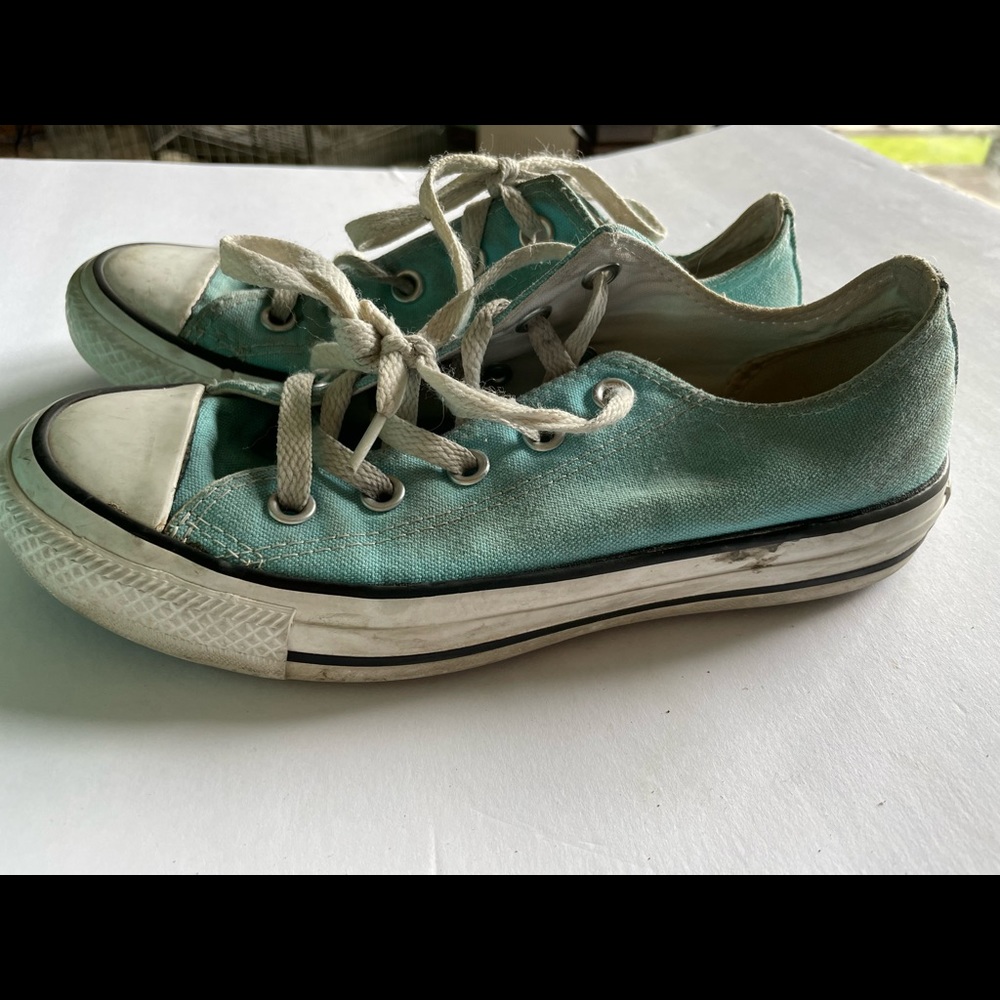 Turquoise converse Chuck Taylor